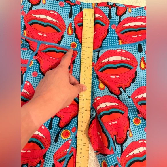 Constantly Varied Gear Colorful Lips Shorts
Women’s size small - Picture 5 of 9